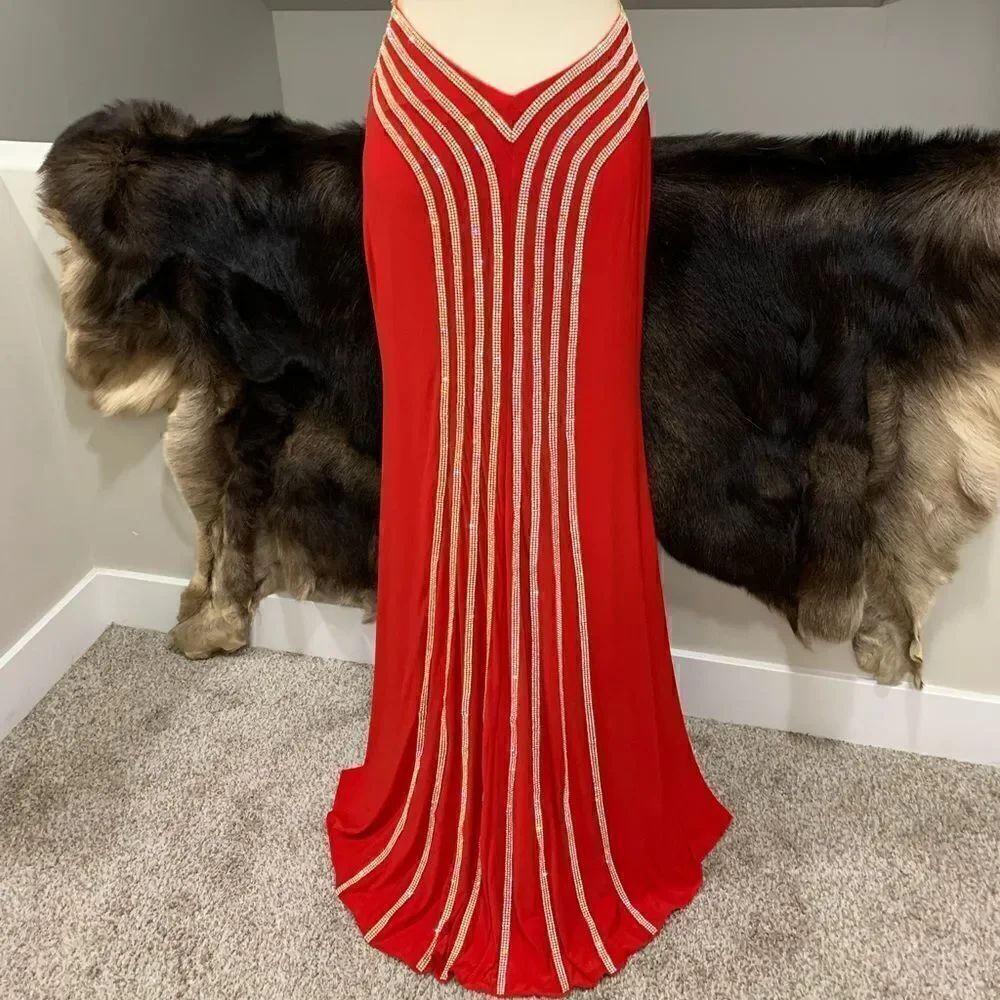Gorgeous and Stunning Gown with Sparkling Rhinestone Contoured Pattern - Picture 11 of 16